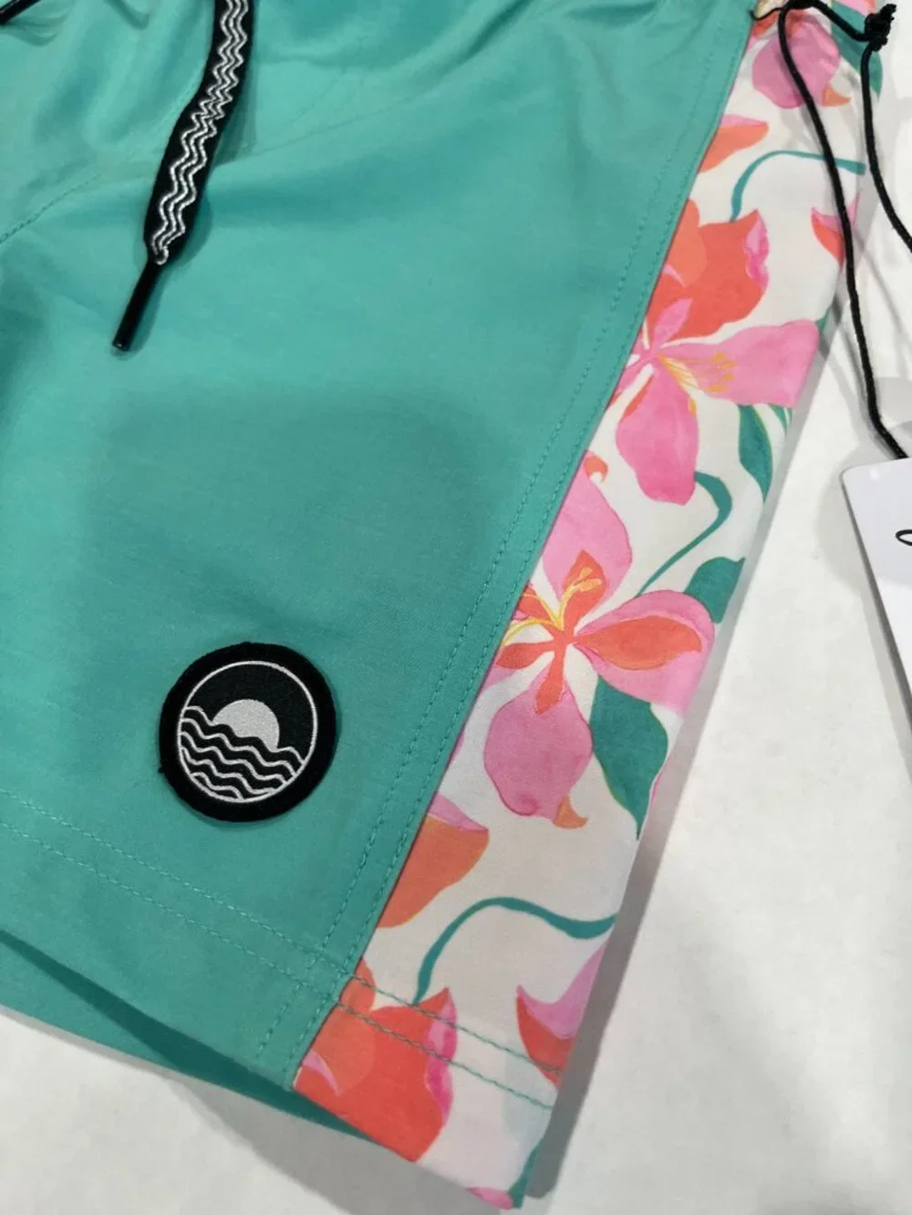 Boy - 4T - NWT Feather 4 Arrow Volley Swim Trunks in Bonita